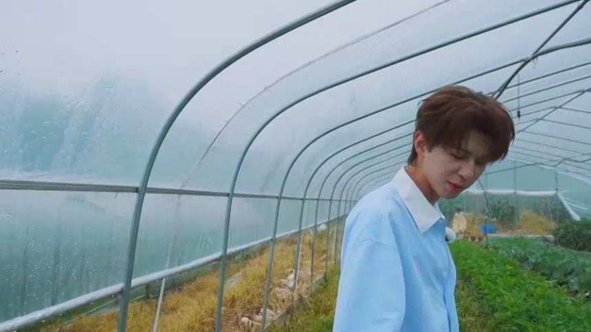 四个雨天”组合出道！何浩楠魔咒：走哪哪暴雨？