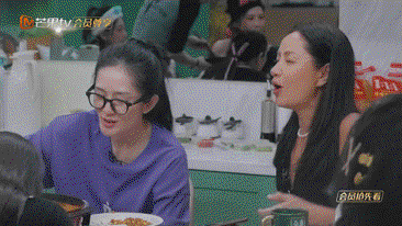 瞿颖谢娜模仿腾格尔唱歌